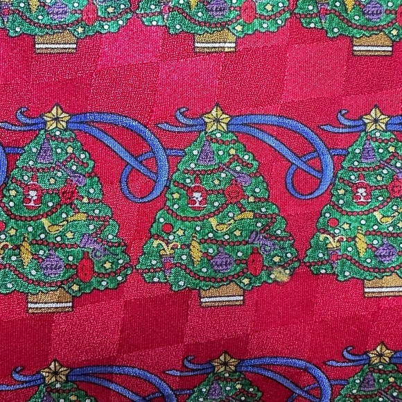 ADORABLE HOLIDAY TRADITIONS BY MMG BRAND CHRISTMAS SILK TIE - Picture 4 of 7